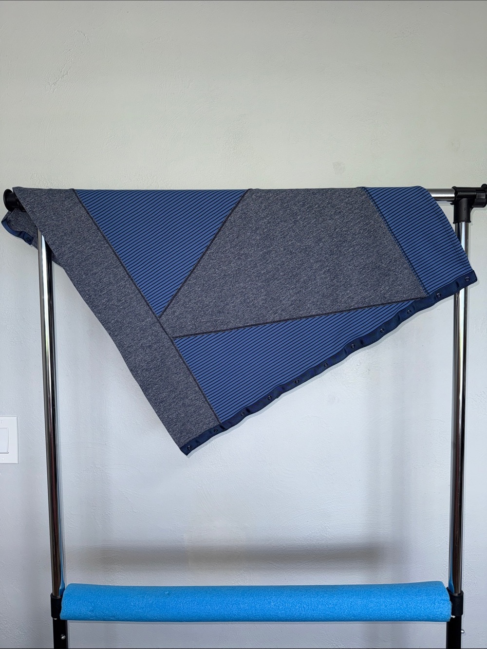 Lululemon Vinyasa Scarf Quilt
Hyper Stripe Inkwell Rugged Blue / Heathered